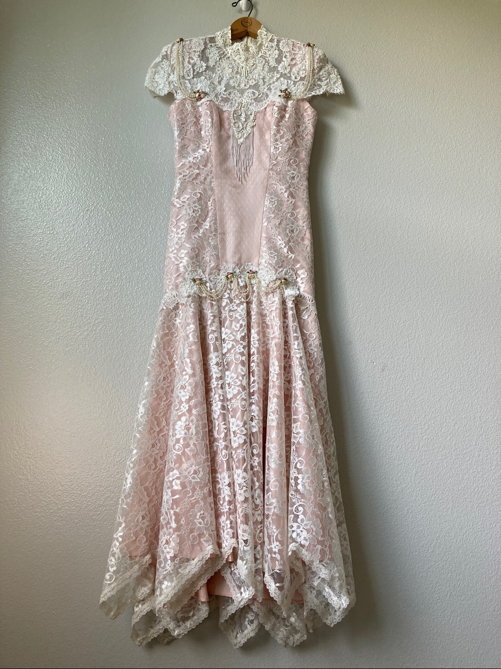 Vintage 80s French Lace Regencycore Handkerchief Hem Drop Waist Pearls Flowers 8
